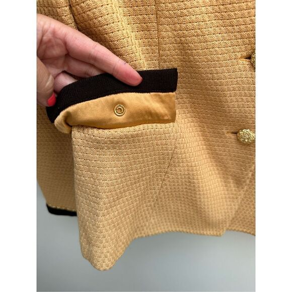 St. John Collection Jacket, Size 6 - Picture 6 of 9